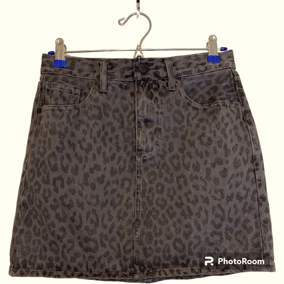 Lucky Brand Dresses & Skirts - Lucky Brand Old Favorite Mini Denim Skirt Gray/Black Leopard Print Size 0